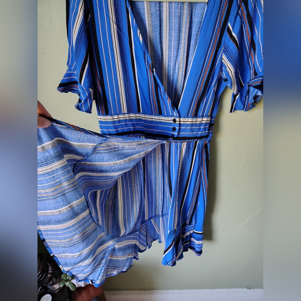 Band Of Gypsies Women's Medium Blue Striped Short-sleeve Wrap-style Mini Dress - Picture 11 of 13